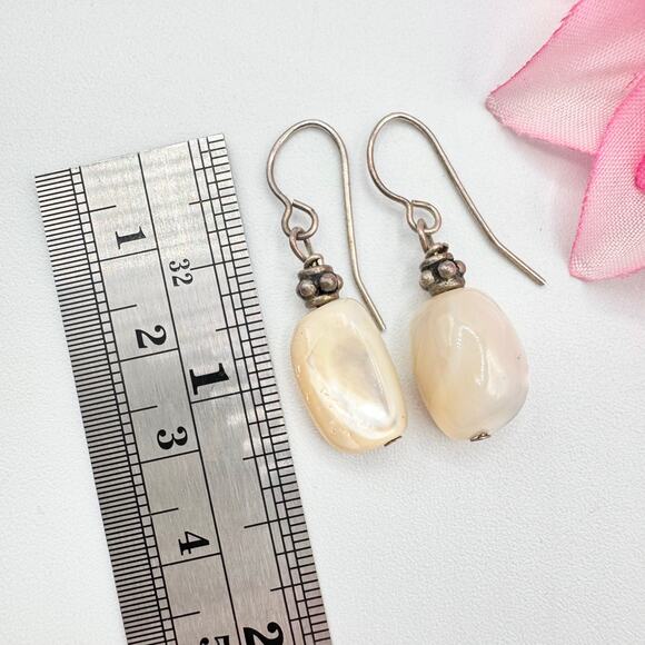 Vintage Mother Of Pearl MOP Nugget Dangle Earrings Sirencore Mermaidcore Beachy - Picture 9 of 11